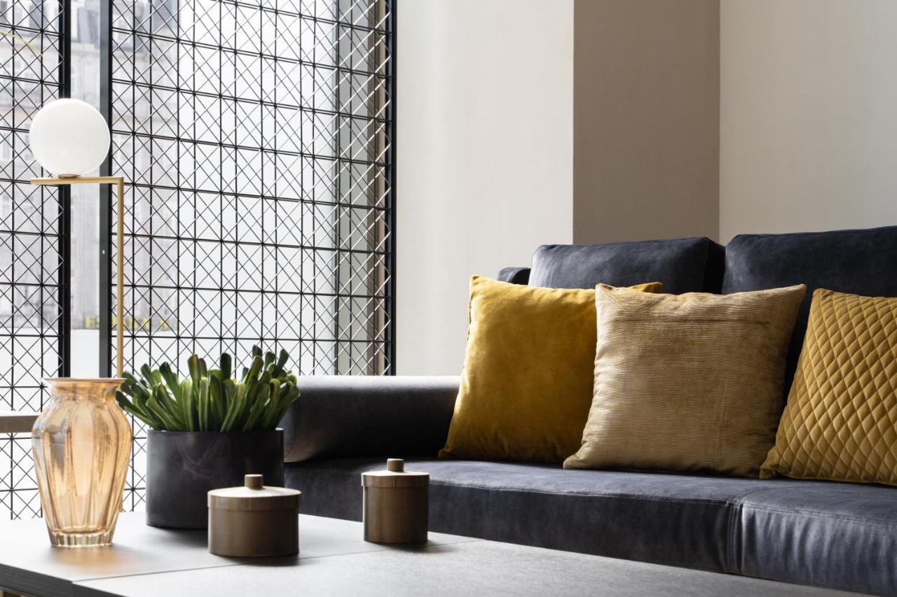 波尔图 Eurostars Aliados酒店 外观 照片 A sofa with cushions